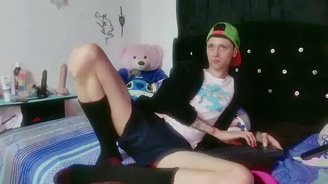 Snapshot of Tyler_cat chatting on January 6, 2026, 12:47 am Tyler cat online show from January 6, 2026, 12:47 am