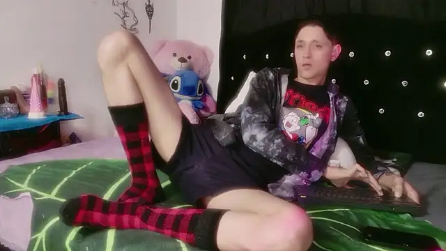 Snapshot of Tyler_cat chatting on February 1, 2026, 12:26 pm Tyler cat online show from February 1, 2026, 12:26 pm