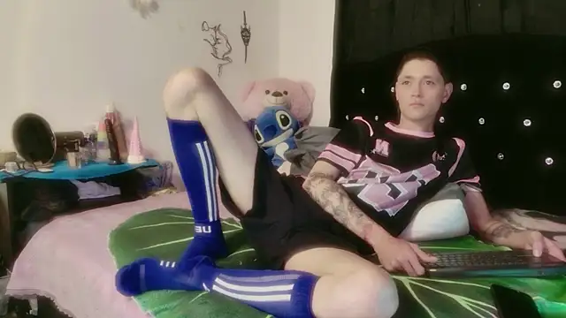 Snapshot of Tyler_cat chatting on February 5, 2026, 12:43 pm Tyler cat online show from February 5, 2026, 12:43 pm