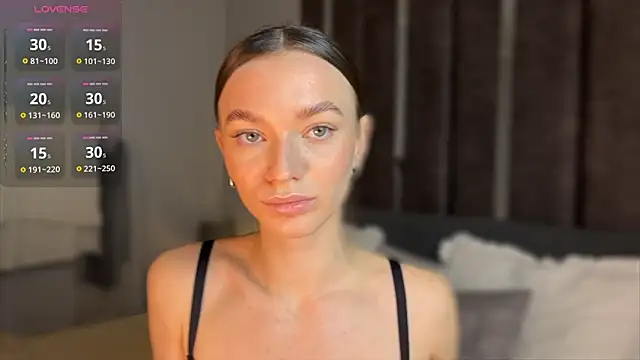 EvaToniz online show from December 15, 2025, 1:21 am