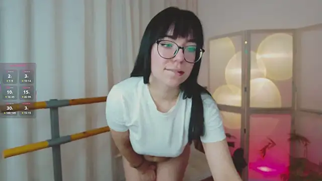 Avelyne  online show from November 10, 2025, 8:52 pm