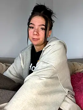 YoungZoexx online show from November 19, 2025, 9:53 am