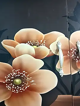 tulip-bae online show from October 4, 2025, 4:54 am