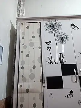 tulip-bae online show from November 5, 2025, 12:16 pm