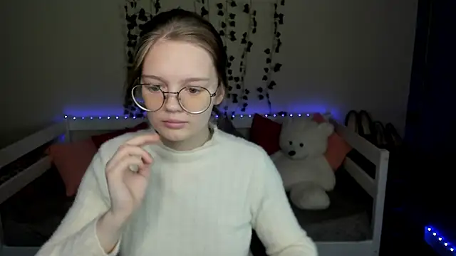 shy elina01 online show from November 3, 2025, 10:49 am