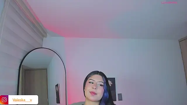 valeska  V online show from July 13, 2026, 8:17 am