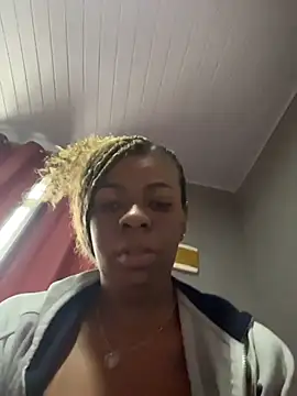 Priihmedeiros online show from July 9, 2026, 11:03 am