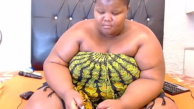 Snapshot of LadyBear2002 chatting on February 9, 2026, 8:46 pm LadyBear2002 online show from February 9, 2026, 8:46 pm