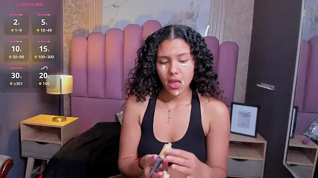 AriaVega online show from December 4, 2025, 12:25 pm