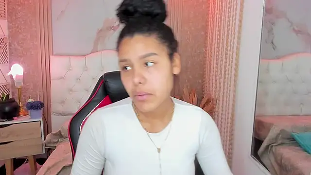 Snapshot of AriaVega chatting on March 13, 2026, 12:56 pm AriaVega online show from March 13, 2026, 12:56 pm