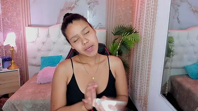 Snapshot of AriaVega chatting on March 23, 2026, 11:47 am AriaVega online show from March 23, 2026, 11:47 am