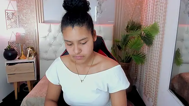 Snapshot of AriaVega chatting on March 26, 2026, 12:44 pm AriaVega online show from March 26, 2026, 12:44 pm