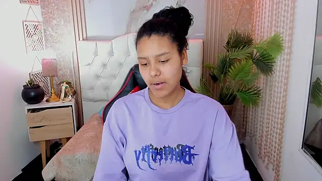 Snapshot of AriaVega chatting on March 27, 2026, 12:49 pm AriaVega online show from March 27, 2026, 12:49 pm