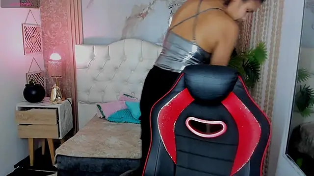 Snapshot of AriaVega chatting on April 1, 2026, 1:01 pm AriaVega online show from April 1, 2026, 1:01 pm