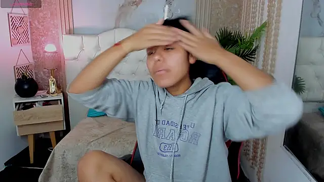 Snapshot of AriaVega chatting on April 2, 2026, 12:36 pm AriaVega online show from April 2, 2026, 12:36 pm