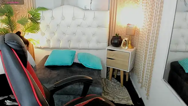 Snapshot of AriaVega chatting on April 9, 2026, 12:54 pm AriaVega online show from April 9, 2026, 12:54 pm