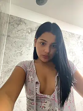 Lunahanzee online show from November 4, 2025, 8:08 pm