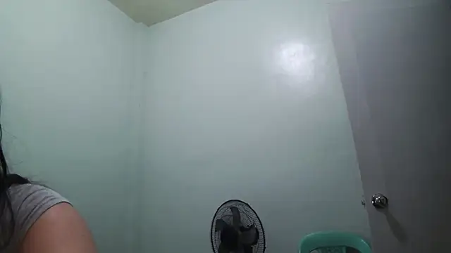 Snapshot of TeaseNPlease_13 chatting on December 17, 2025, 9:43 pm TeaseNPlease 13 online show from December 17, 2025, 9:43 pm