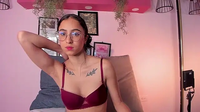 Snapshot of Alana_Martinez_ chatting on December 20, 2025, 1:18 pm Alana Martinez online show from December 20, 2025, 1:18 pm