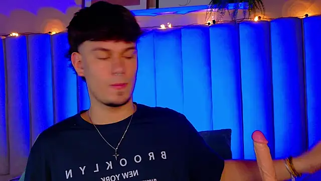 LiamThunder05  online show from November 3, 2025, 3:08 am