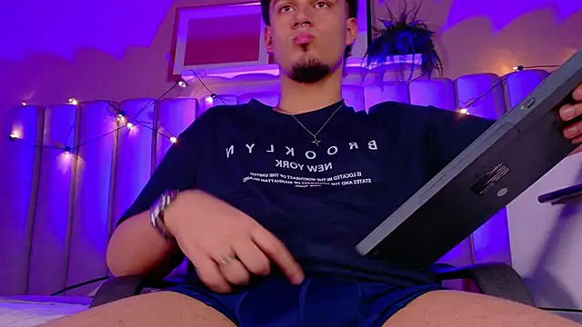 LiamThunder05  online show from November 14, 2025, 3:05 am