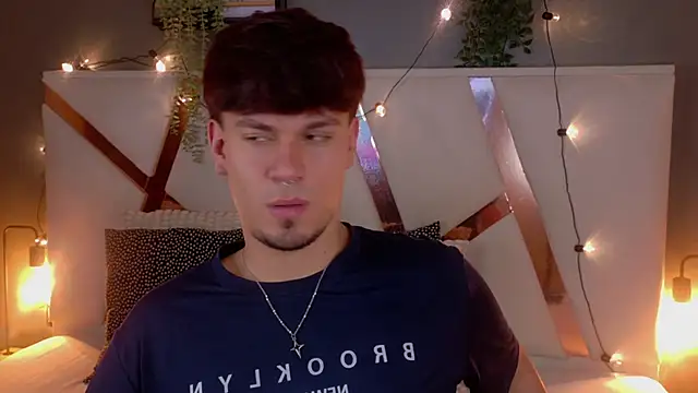 LiamThunder05  online show from November 28, 2025, 2:58 am