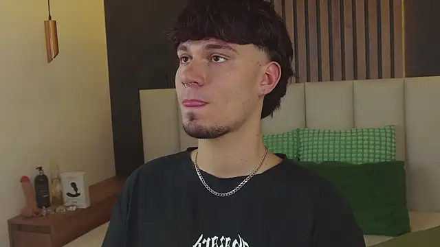 LiamThunder05  online show from December 2, 2025, 8:04 pm