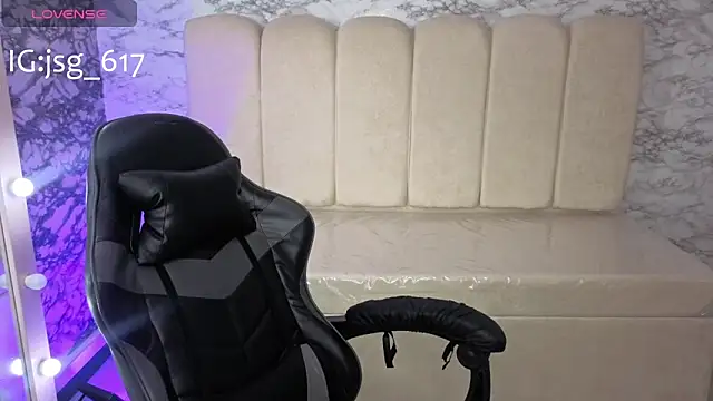 Snapshot of Dayan_v_ chatting on October 26, 2025, 8:04 pm Dayan v online show from October 26, 2025, 8:04 pm