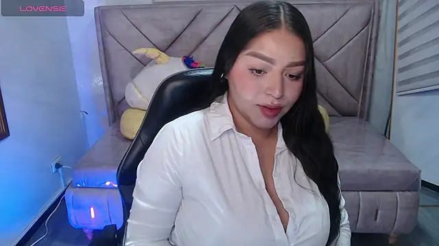 Snapshot of Dayan_v_ chatting on November 5, 2025, 8:42 pm Dayan v online show from November 5, 2025, 8:42 pm