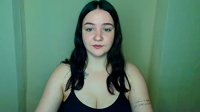Snapshot of OliviaMontgommery chatting on July 21, 2026, 12:24 am OliviaMontgommery online show from July 21, 2026, 12:24 am