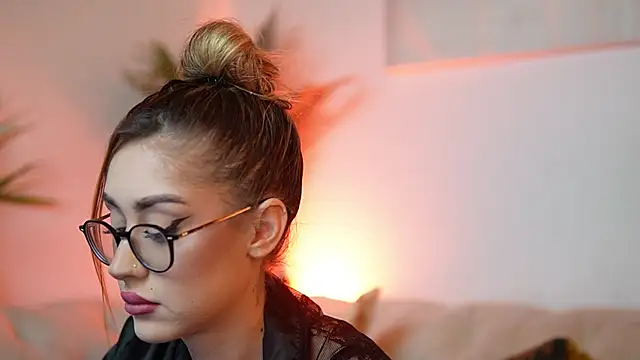 AileenKiss online show from November 19, 2025, 7:25 pm