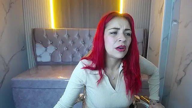 Snapshot of Maily_b chatting on October 7, 2025, 8:06 pm Maily b online show from October 7, 2025, 8:06 pm