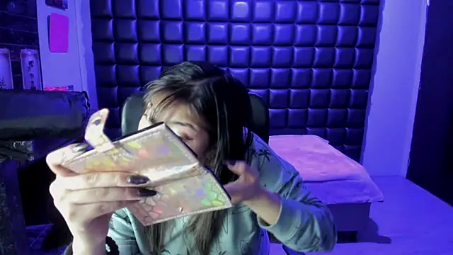 Violetta Swett  online show from December 17, 2025, 1:50 pm