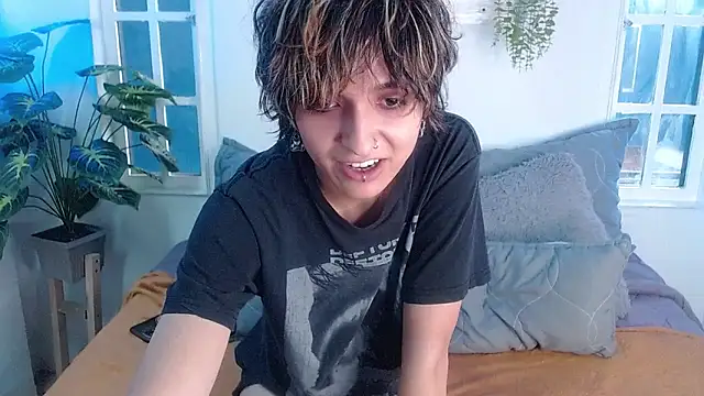 noellee   online show from October 4, 2025, 1:31 pm