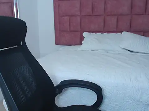 Snapshot of sweetsubmisaxox chatting on November 29, 2025, 10:35 pm sweetsubmisaxox online show from November 29, 2025, 10:35 pm