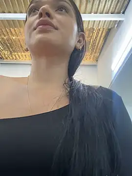 catalina garciaa online show from November 24, 2025, 6:07 pm