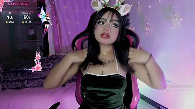 Snapshot of emma_soffia chatting on December 1, 2025, 11:43 pm emma soffia online show from December 1, 2025, 11:43 pm