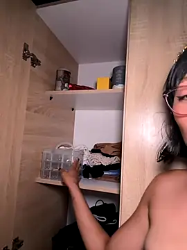 Qadeshoficial online show from October 26, 2025, 9:42 pm