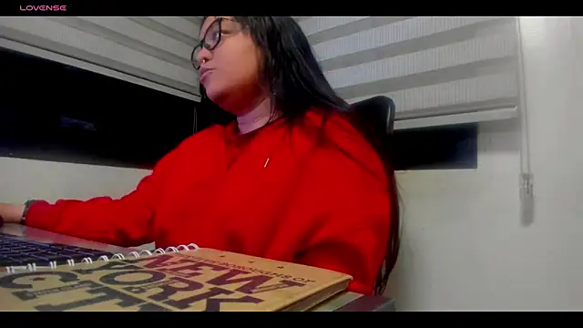 Xander Taylor  online show from November 30, 2025, 4:05 am