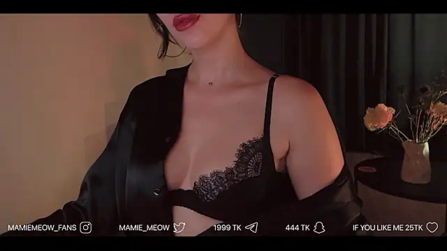Snapshot of Mamiemeow chatting on June 5, 2026, 2:01 pm Mamiemeow online show from June 5, 2026, 2:01 pm