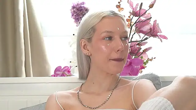 Snapshot of RanyThomson chatting on January 14, 2026, 10:21 am RanyThomson online show from January 14, 2026, 10:21 am