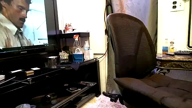 Snapshot of Tommy_Love23 chatting on February 1, 2026, 3:43 pm Tommy Love23 online show from February 1, 2026, 3:43 pm