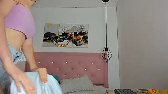 kiara and christy online show from October 6, 2025, 12:35 pm