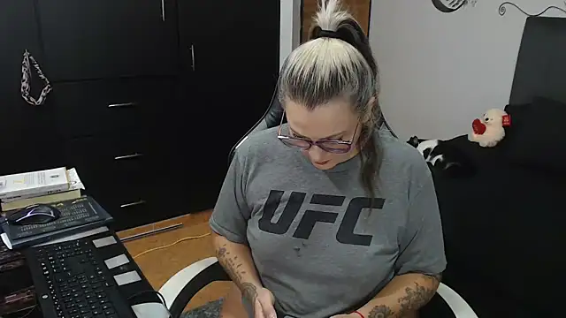 Snapshot of perlagoloza05 chatting on November 10, 2025, 2:32 am perlagoloza05 online show from November 10, 2025, 2:32 am