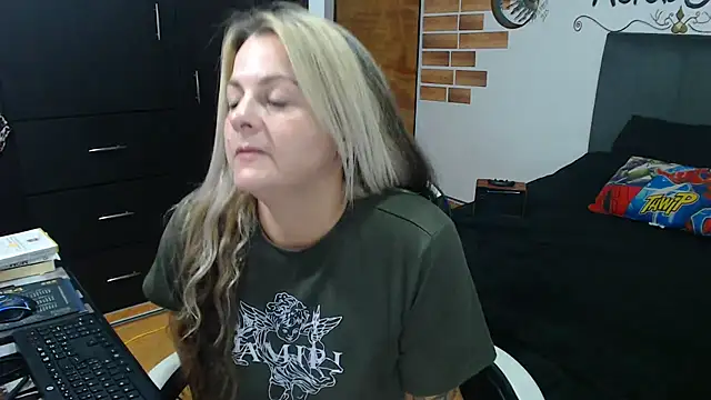 Snapshot of perlagoloza05 chatting on November 12, 2025, 3:18 am perlagoloza05 online show from November 12, 2025, 3:18 am