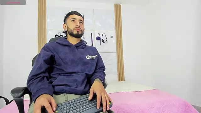 sofiandnick smith online show from October 20, 2025, 5:30 am