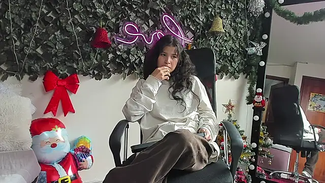 Snapshot of Samanta_Ortiz chatting on December 5, 2025, 7:10 pm Samanta Ortiz online show from December 5, 2025, 7:10 pm