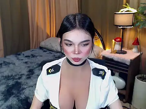 TWINKTRANSSHANEL online show from October 29, 2025, 11:06 pm