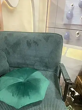 Azura a online show from April 17, 2026, 12:35 am