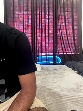 Snapshot of vickyandtania chatting on January 6, 2026, 9:46 am vickyandtania online show from January 6, 2026, 9:46 am